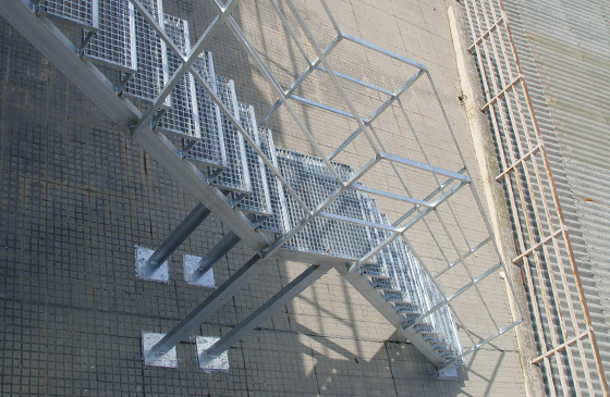 escalera industrial metalica